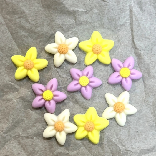 Фигурка из шоколадной глазури Цветочки Микс 2см (9шт)